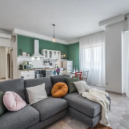 Dalla Bruna - Above The Roofs Of The Centre Appartement